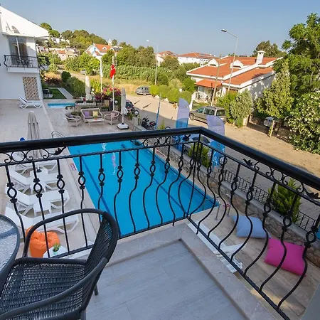Beyaz Ev Oda ve Kahvaltı 4*