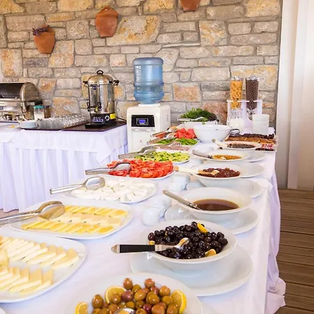 Oda ve Kahvaltı Beyaz Ev 4*