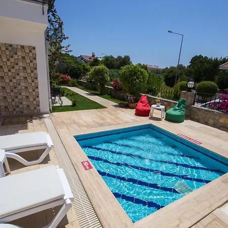 Beyaz Ev Oda ve Kahvaltı 3*